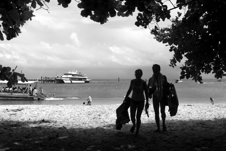 Wang Huijue - The-secret-words-of-shadows-10